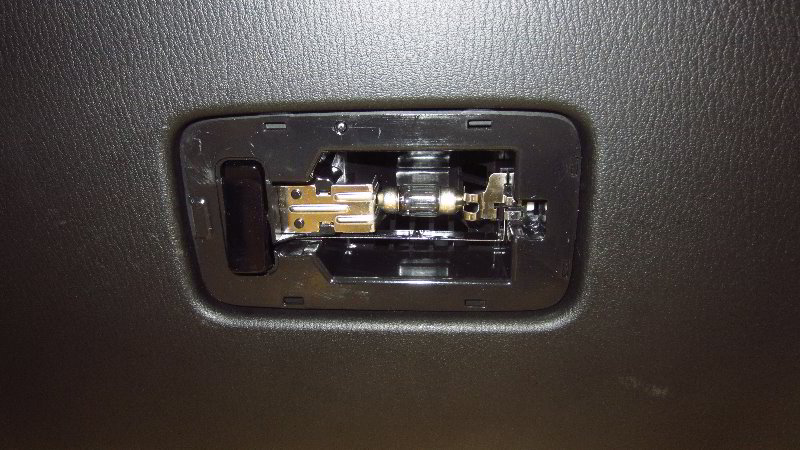 2017-2022-Mazda-CX-5-Cargo-Area-Light-Bulb-Replacement-Guide-006