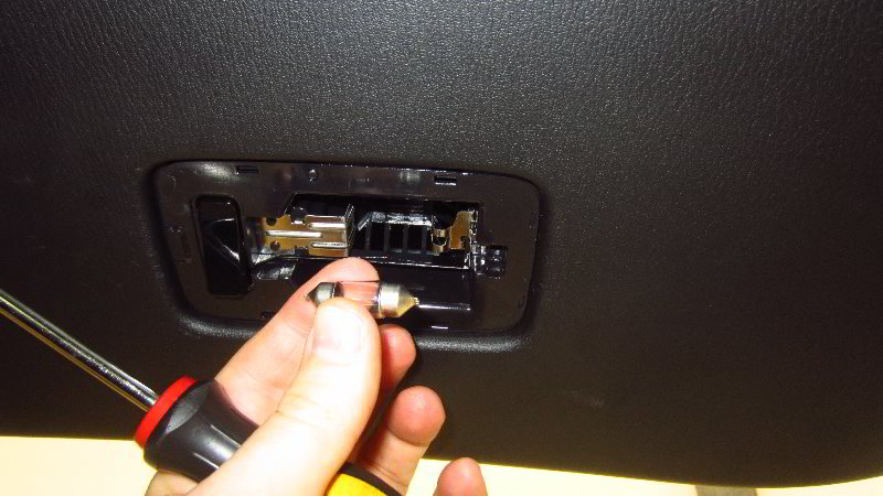 2017-2022-Mazda-CX-5-Cargo-Area-Light-Bulb-Replacement-Guide-007