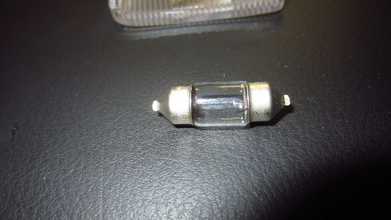 2017-2022-Mazda-CX-5-Dome-Light-Bulbs-Replacement-Guide-008