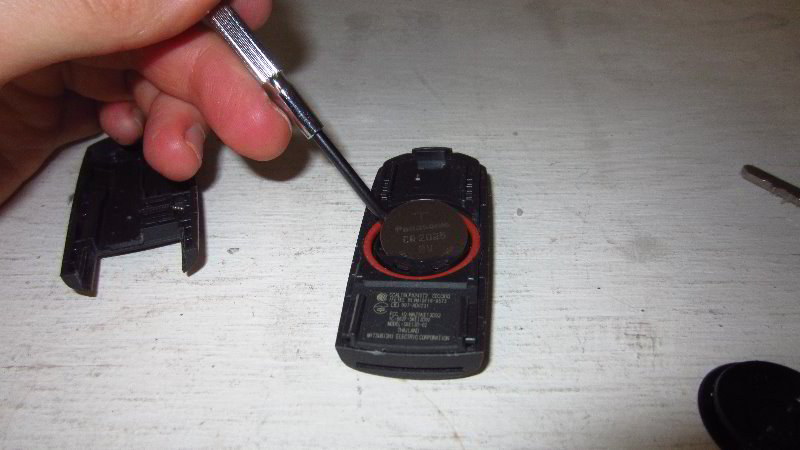 2017-2022-Mazda-CX-5-Key-Fob-Battery-Replacement-Guide-014