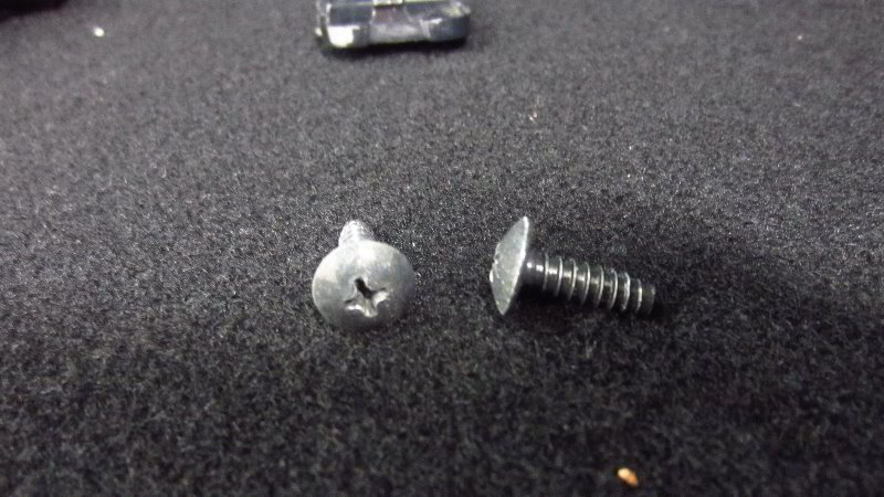 2017-2022-Mazda-CX-5-Rear-Turn-Signal-Light-Bulb-Replacement-Guide-007