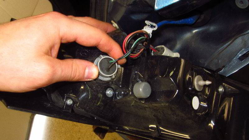 2017-2022-Mazda-CX-5-Rear-Turn-Signal-Light-Bulb-Replacement-Guide-010