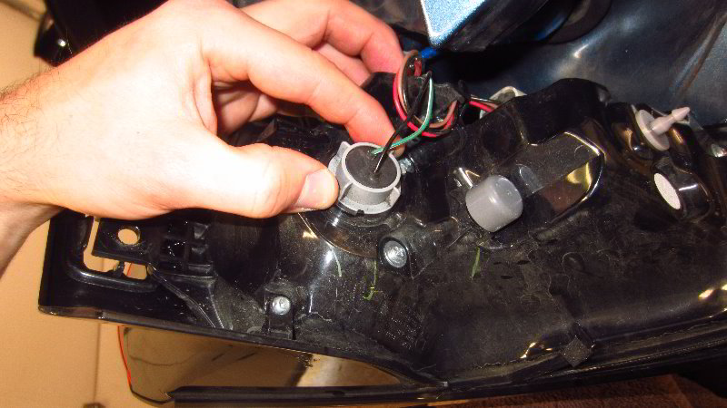 2017-2022-Mazda-CX-5-Rear-Turn-Signal-Light-Bulb-Replacement-Guide-015