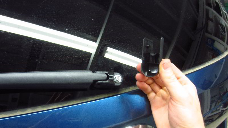 2017-2022-Mazda-CX-5-Rear-Wiper-Blade-Replacement-Guide-003