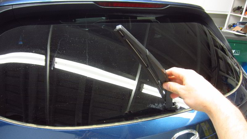 2017-2022-Mazda-CX-5-Rear-Wiper-Blade-Replacement-Guide-004