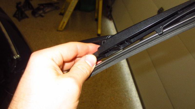 2017-2022-Mazda-CX-5-Rear-Wiper-Blade-Replacement-Guide-005