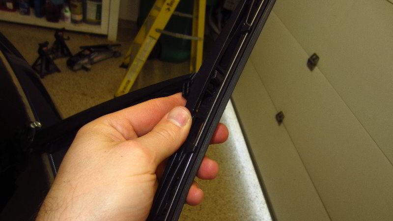 2017-2022-Mazda-CX-5-Rear-Wiper-Blade-Replacement-Guide-006