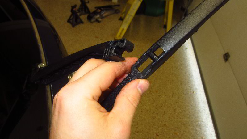 2017-2022-Mazda-CX-5-Rear-Wiper-Blade-Replacement-Guide-007