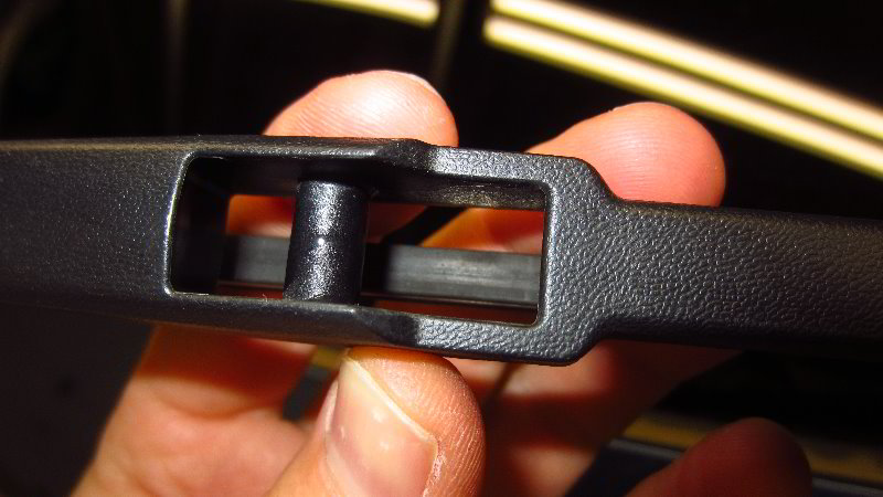 2017-2022-Mazda-CX-5-Rear-Wiper-Blade-Replacement-Guide-009