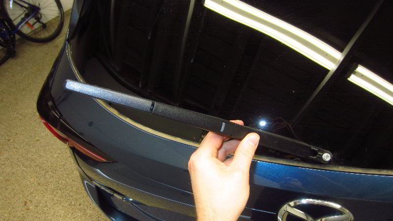 2017-2022-Mazda-CX-5-Rear-Wiper-Blade-Replacement-Guide-013