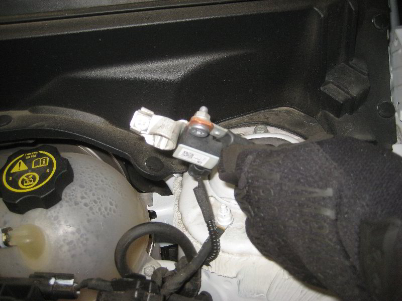 2018-2022-Chevrolet-Equinox-12V-Automotive-Battery-Replacement-Guide-008