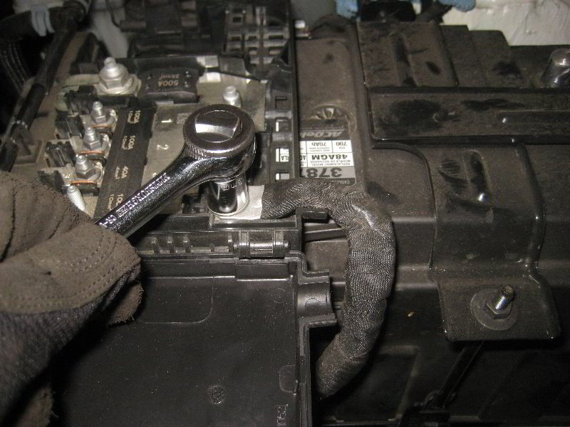 2018-2022-Chevrolet-Equinox-12V-Automotive-Battery-Replacement-Guide-015