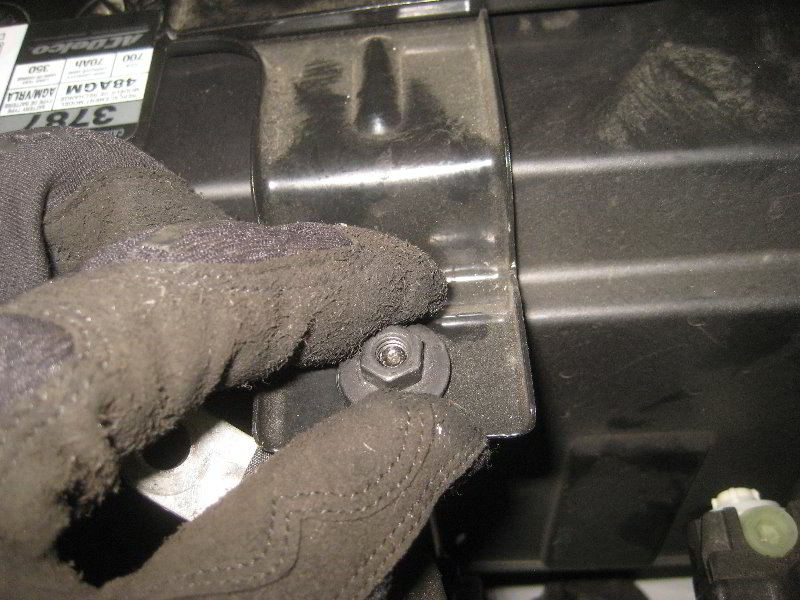 2018-2022-Chevrolet-Equinox-12V-Automotive-Battery-Replacement-Guide-050