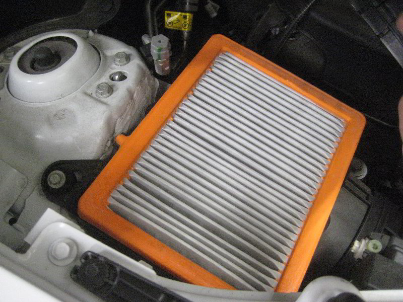 2018-2022-Chevrolet-Equinox-Engine-Air-Filter-Replacement-Guide-013