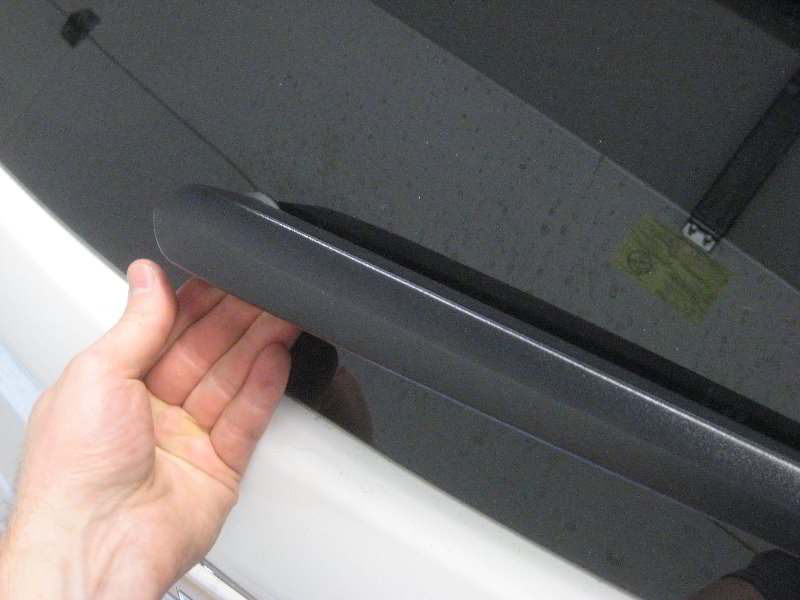 2018-2022-Chevrolet-Equinox-Rear-Wiper-Blade-Replacement-Guide-002