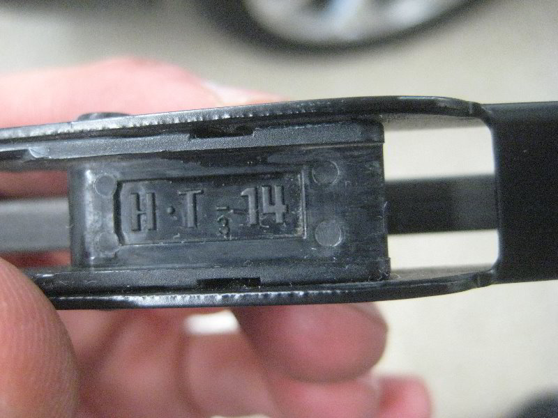 2018-2022-Chevrolet-Equinox-Rear-Wiper-Blade-Replacement-Guide-012