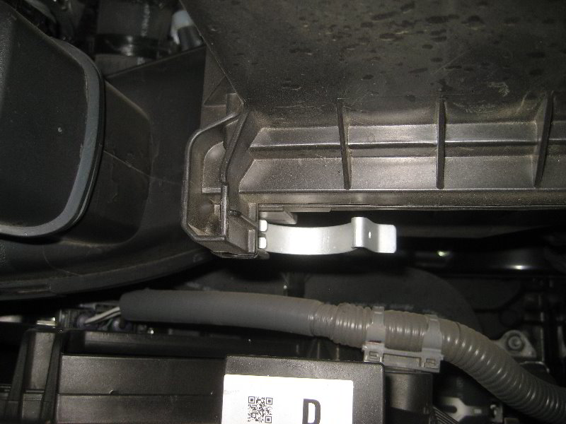 2018-2022-Toyota-Camry-Engine-Air-Filter-Replacement-Guide-003