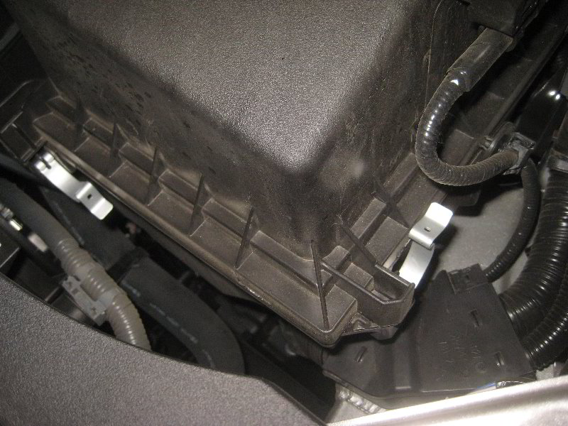 2018-2022-Toyota-Camry-Engine-Air-Filter-Replacement-Guide-005