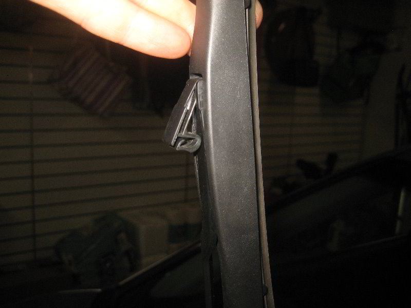 20182022ToyotaCamryWindshieldWiperBladesReplacementGuide016