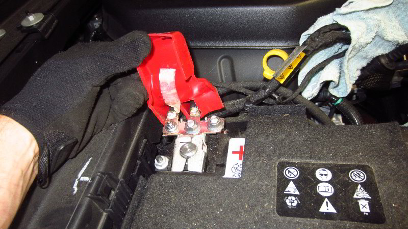 2018-2023-Jeep-Wrangler-12V-Automotive-Battery-Replacement-Guide-006