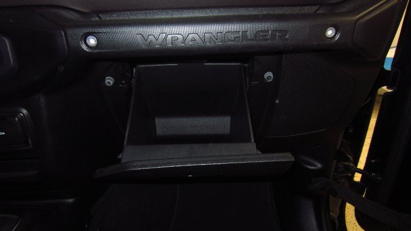 2018-2023-Jeep-Wrangler-Cabin-Air-Filter-Replacement-Guide-002