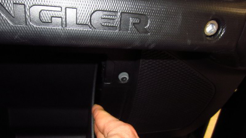 2018-2023-Jeep-Wrangler-Cabin-Air-Filter-Replacement-Guide-008