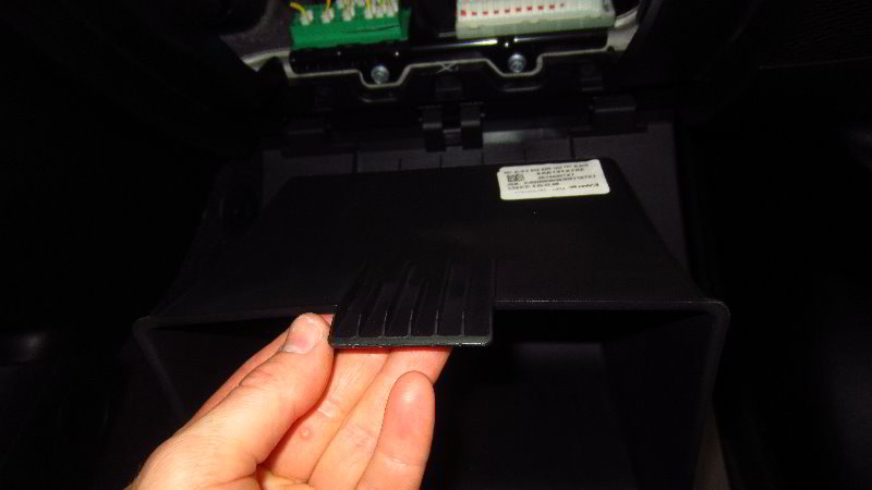 2018-2023-Jeep-Wrangler-Cabin-Air-Filter-Replacement-Guide-011