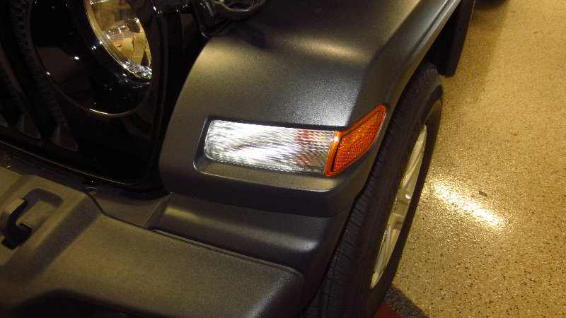 2018-2023-Jeep-Wrangler-Front-Turn-Signal-Light-Bulb-Replacement-Guide-001
