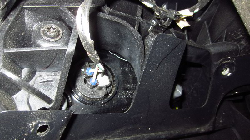 2018-2023-Jeep-Wrangler-Front-Turn-Signal-Light-Bulb-Replacement-Guide-010