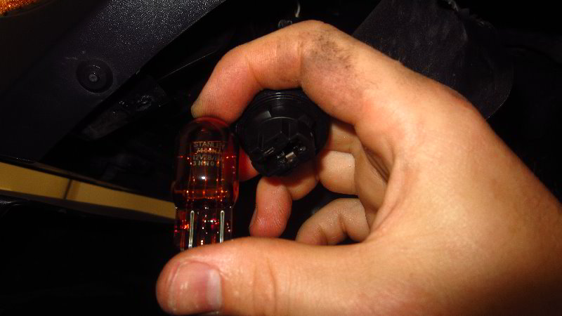 2018-2023-Jeep-Wrangler-Front-Turn-Signal-Light-Bulb-Replacement-Guide-012