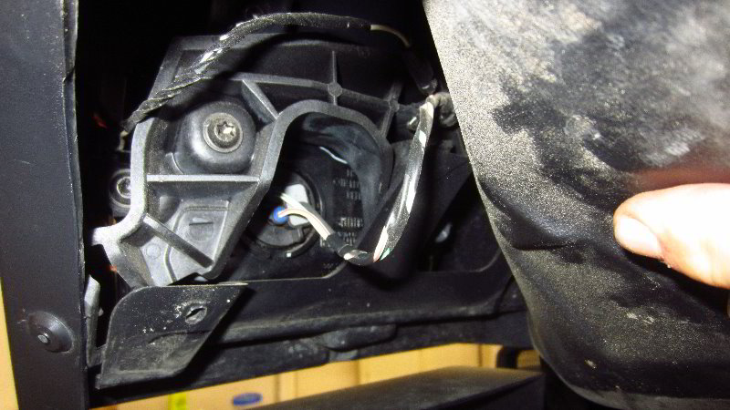 2018-2023-Jeep-Wrangler-Front-Turn-Signal-Light-Bulb-Replacement-Guide-016