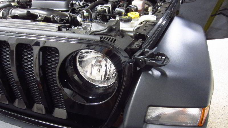 2018-2023-Jeep-Wrangler-Headlight-Bulbs-Replacement-Guide-001