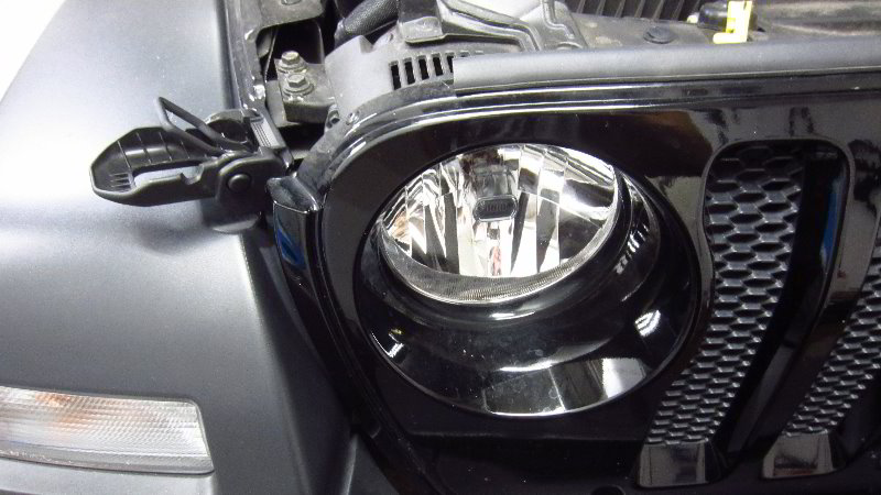 2018-2023-Jeep-Wrangler-Headlight-Bulbs-Replacement-Guide-004
