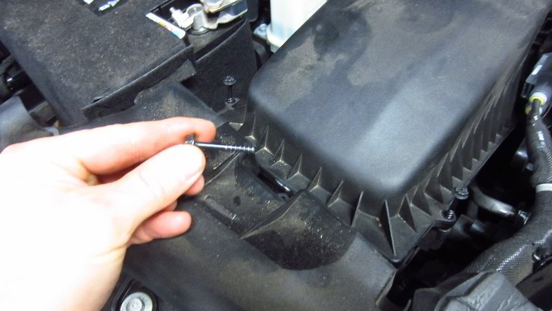 2018-2023-Jeep-Wrangler-Headlight-Bulbs-Replacement-Guide-007