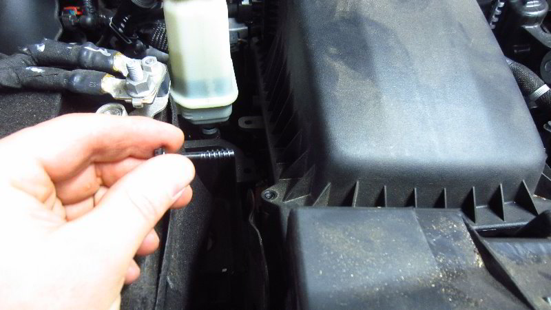 2018-2023-Jeep-Wrangler-Headlight-Bulbs-Replacement-Guide-008