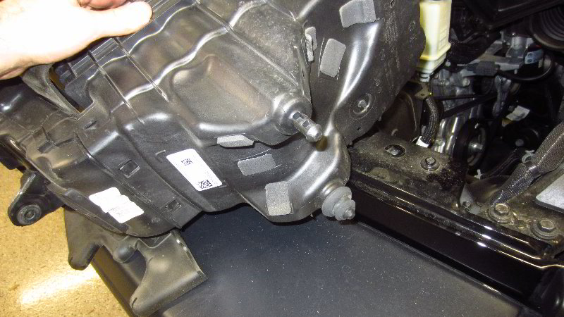 2018-2023-Jeep-Wrangler-Headlight-Bulbs-Replacement-Guide-017