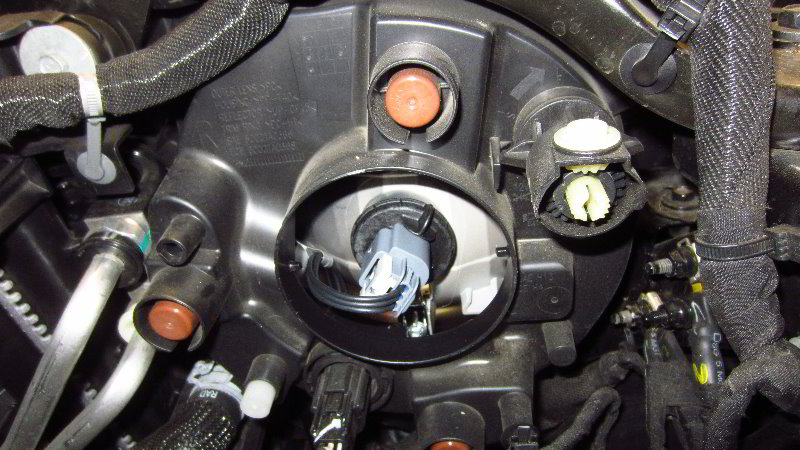 2018-2023-Jeep-Wrangler-Headlight-Bulbs-Replacement-Guide-023