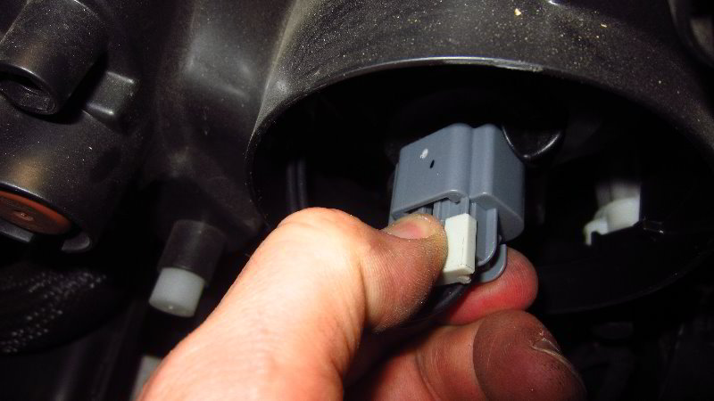 2018-2023-Jeep-Wrangler-Headlight-Bulbs-Replacement-Guide-026