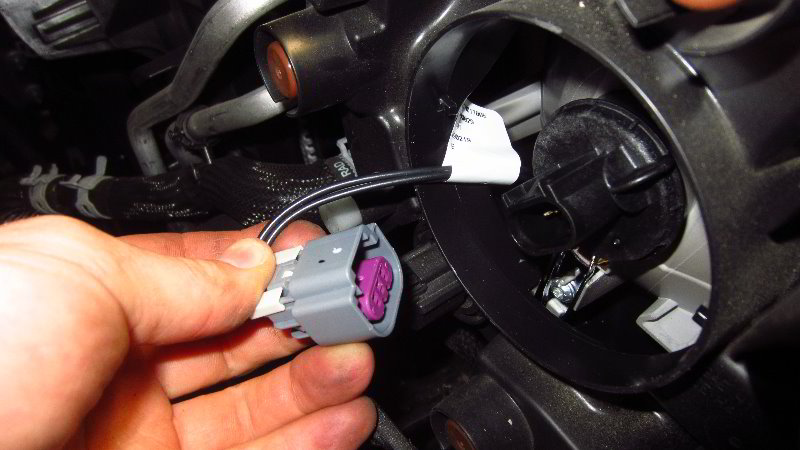 2018-2023-Jeep-Wrangler-Headlight-Bulbs-Replacement-Guide-027