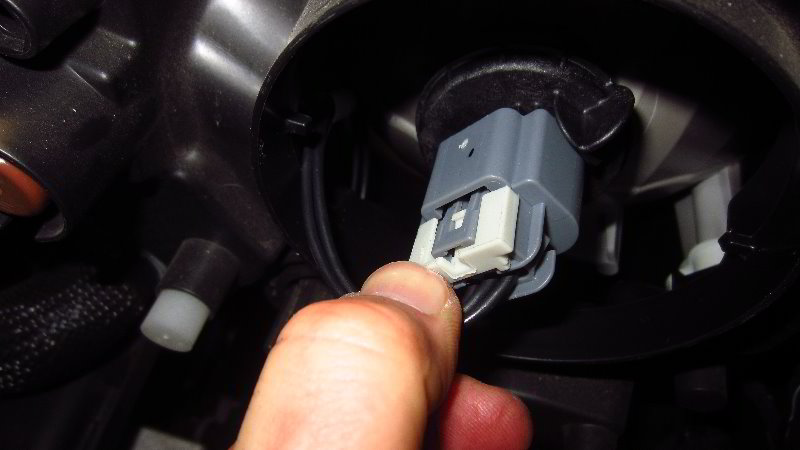 2018-2023-Jeep-Wrangler-Headlight-Bulbs-Replacement-Guide-035