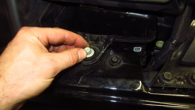 2018-2023-Jeep-Wrangler-Headlight-Bulbs-Replacement-Guide-039