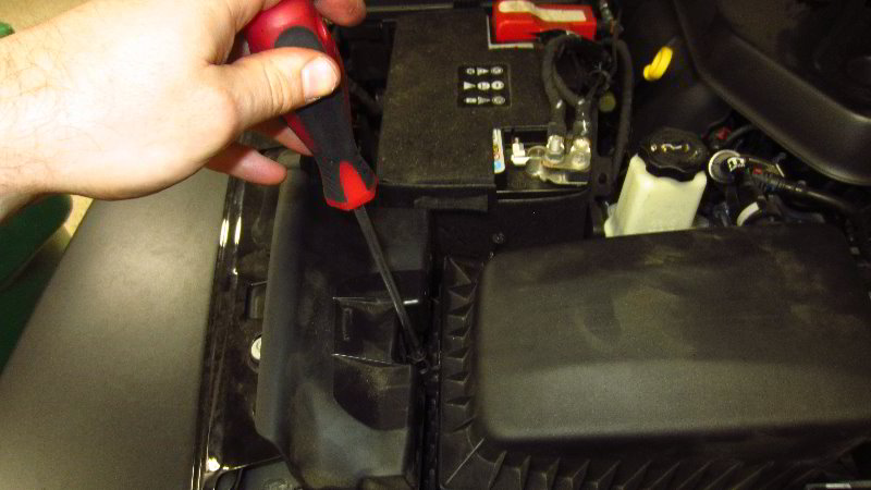 2018-2023-Jeep-Wrangler-Headlight-Bulbs-Replacement-Guide-044