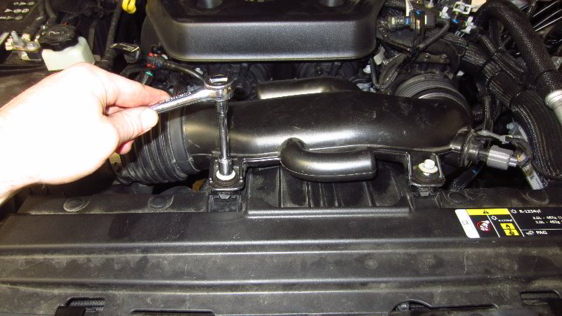 2018-2023-Jeep-Wrangler-Headlight-Bulbs-Replacement-Guide-047