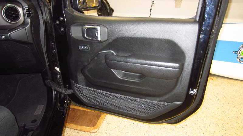 2018-2023-Jeep-Wrangler-Interior-Door-Panel-Removal-Guide-001