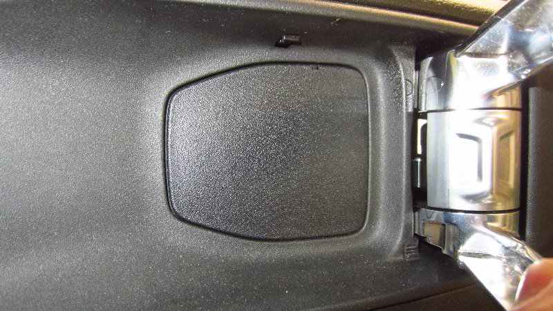 2018-2023-Jeep-Wrangler-Interior-Door-Panel-Removal-Guide-003