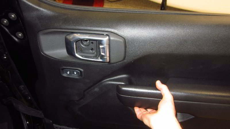 2018-2023-Jeep-Wrangler-Interior-Door-Panel-Removal-Guide-018