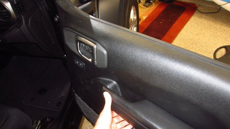 2018-2023-Jeep-Wrangler-Interior-Door-Panel-Removal-Guide-043