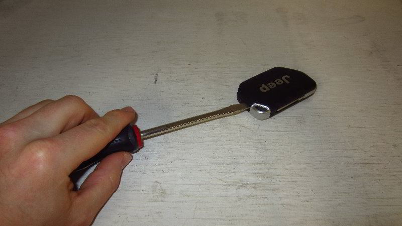 2018-2023-Jeep-Wrangler-Key-Fob-Battery-Replacement-Guide-004