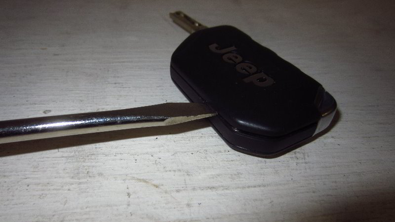 2018-2023-Jeep-Wrangler-Key-Fob-Battery-Replacement-Guide-006