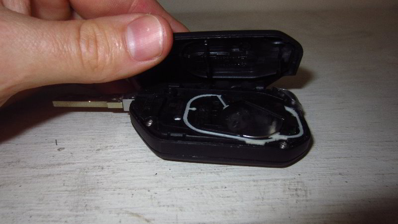 2018-2023-Jeep-Wrangler-Key-Fob-Battery-Replacement-Guide-008